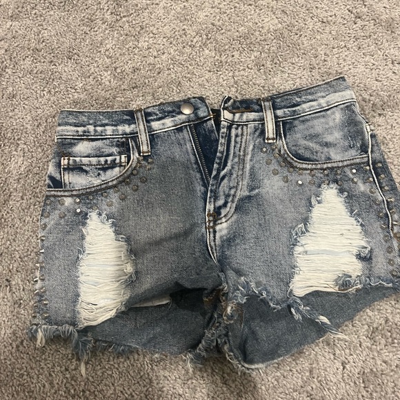 Lightly worn size 0 shorts - Picture 2 of 2